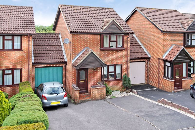2 bed detached house to rent in Godalming, Surrey GU7, £1,650 pcm Zoopla
