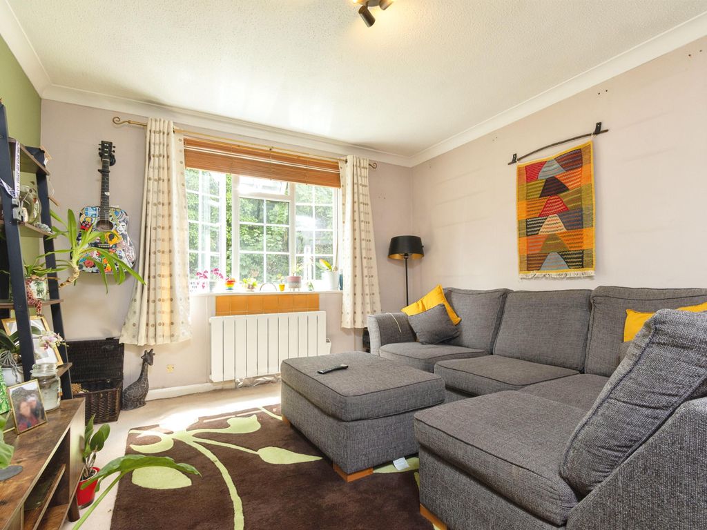 1 bed flat for sale in Bucklers Way, Carshalton SM5 Zoopla