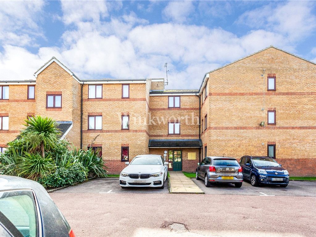 Studio to rent in Windmill Drive, Somerton Road, London NW2, £1,250 pcm Zoopla