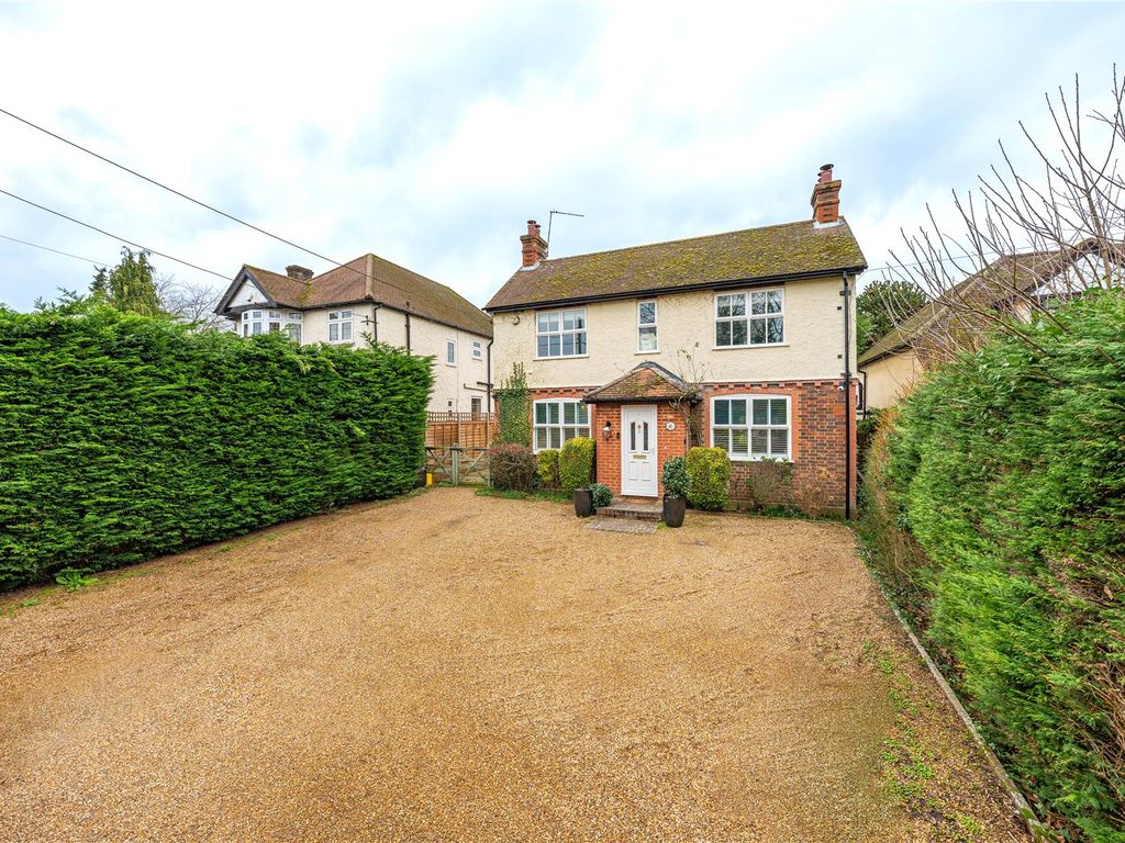 4 bed detached house for sale in London Road, Ryarsh, West Malling ME19