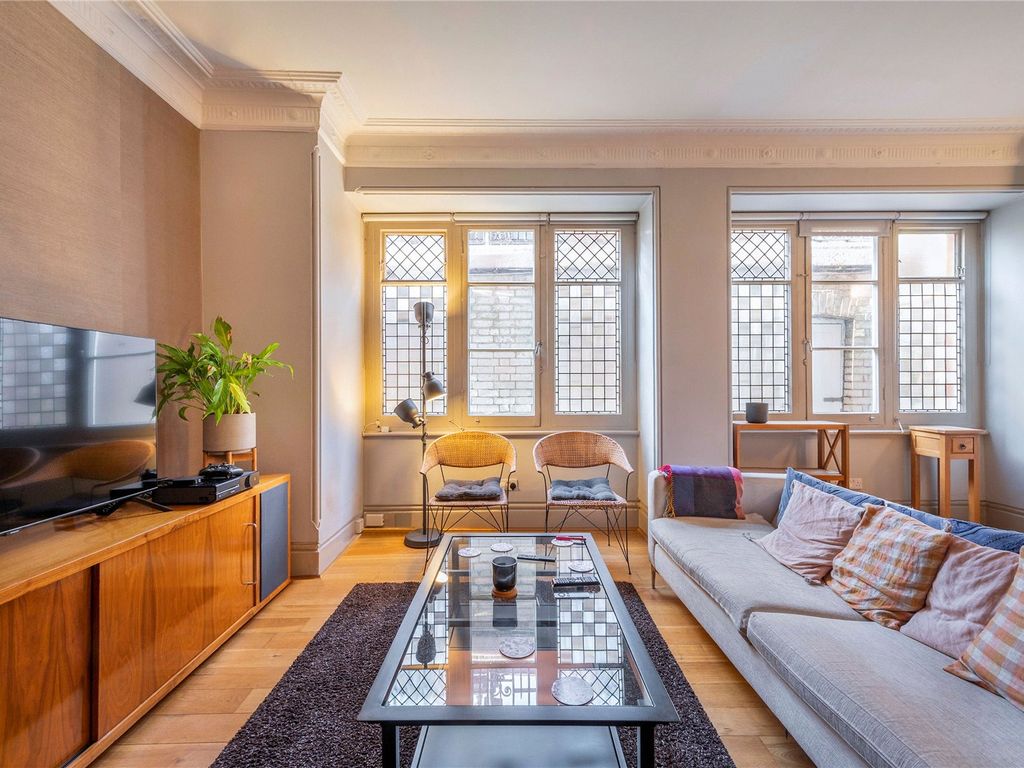 1 bed flat for sale in Kensington Court Gardens, Kensington W8, £