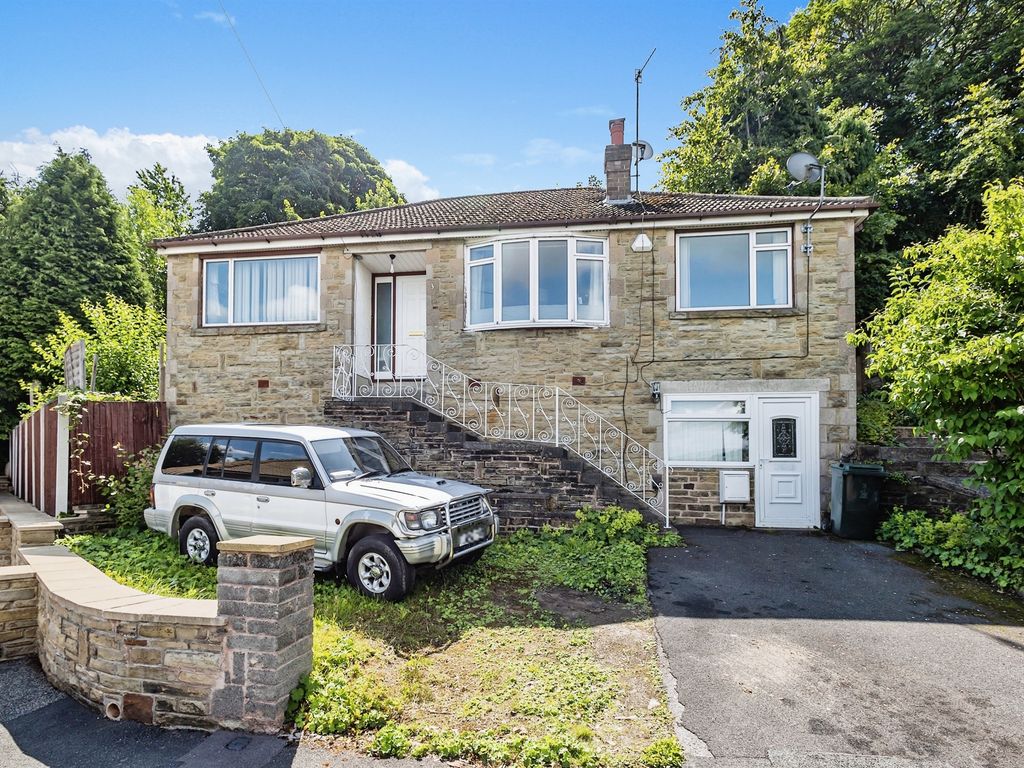 5 bed detached house for sale in Toller Park, Bradford BD9, £375,000