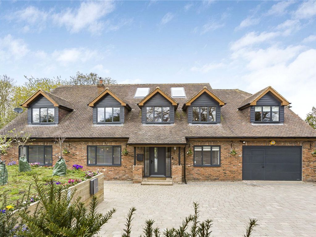 5 bed detached house for sale in New Park Road, Newgate Street SG13