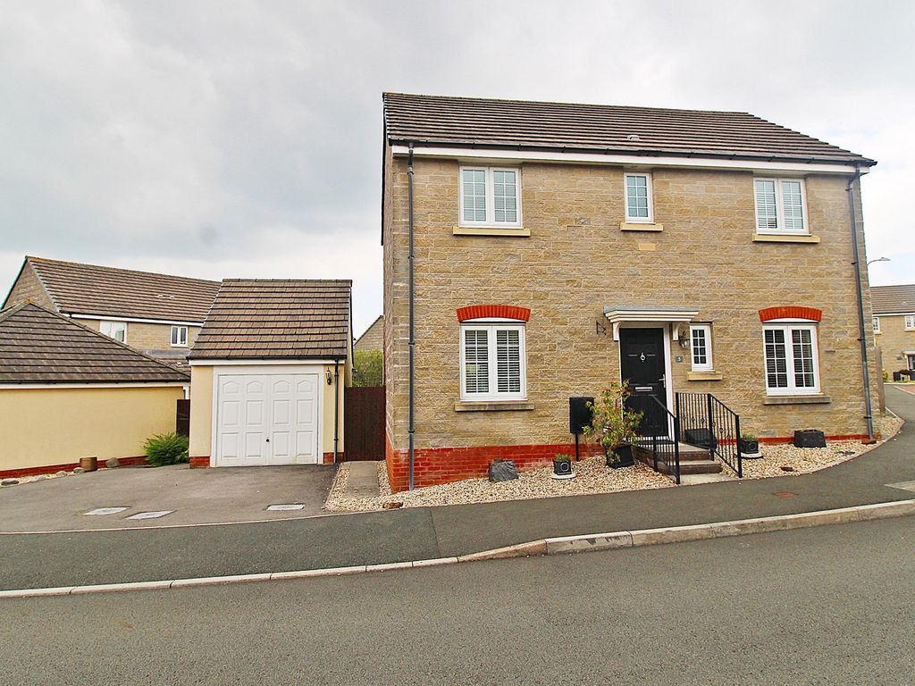 4 bed detached house for sale in Lantern Close, Llanharan, Pontyclun, Rhondda Cynon Taff. CF72