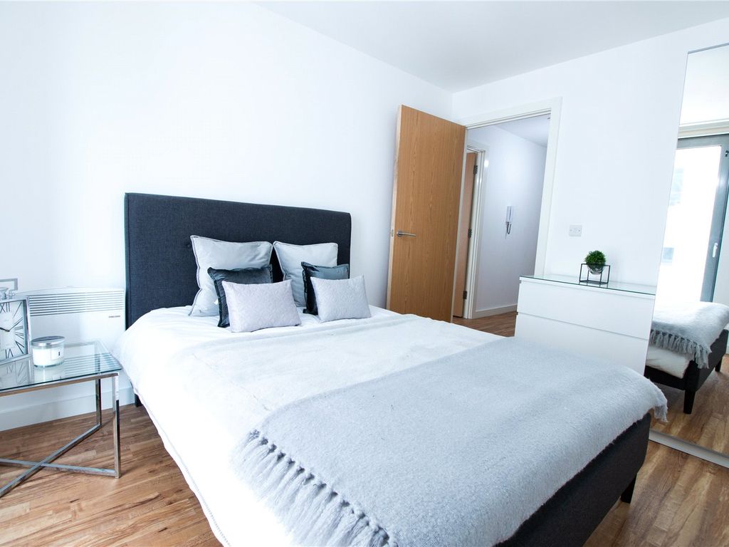 1 bed flat to rent in Media City, Michigan Point Tower B, 11 Michigan