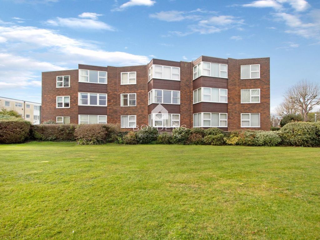 2 Bed Flat For Sale In Astell Court, The Crescent, Frinton-On-Sea CO13 ...