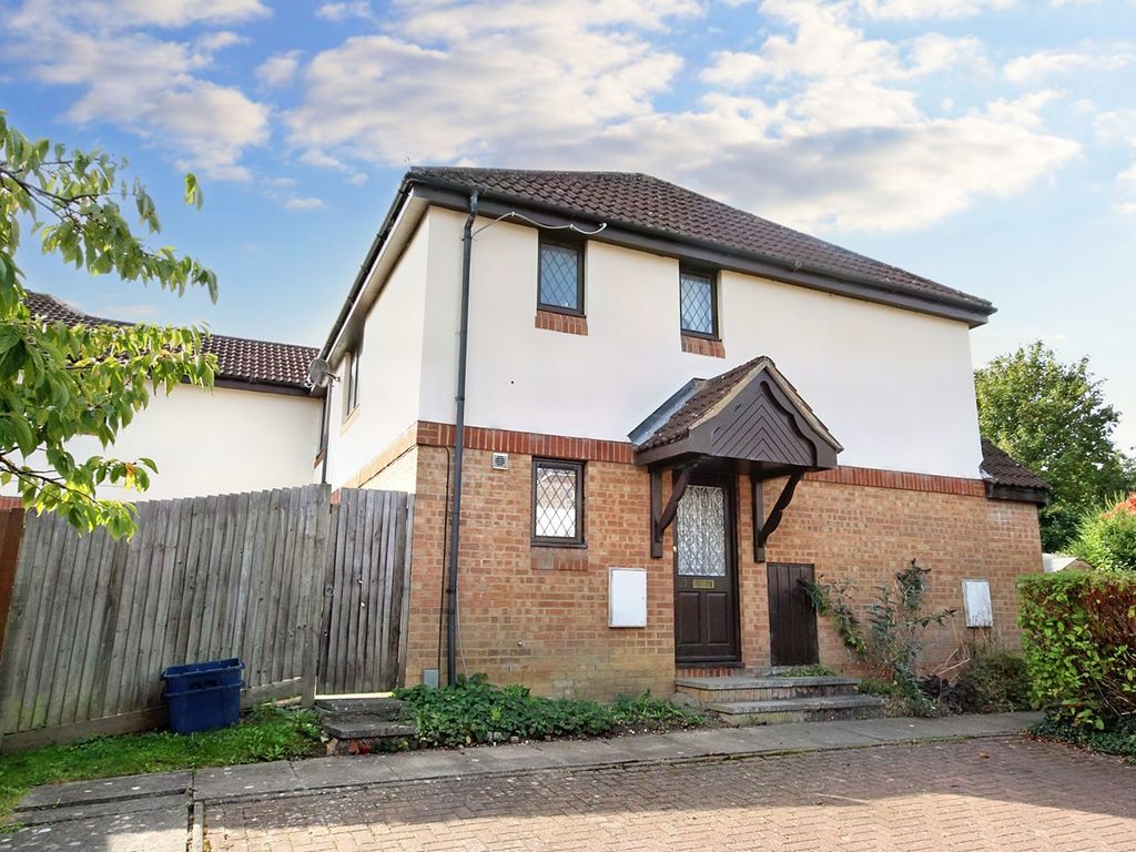 1 bed for sale in Rosemont Close, Letchworth Garden City SG6, £185,000 Zoopla