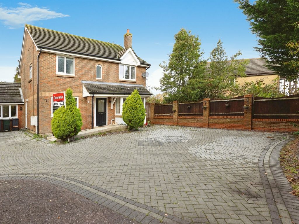 5 bed detached house for sale in Bluebell Close, Kingsnorth, Ashford