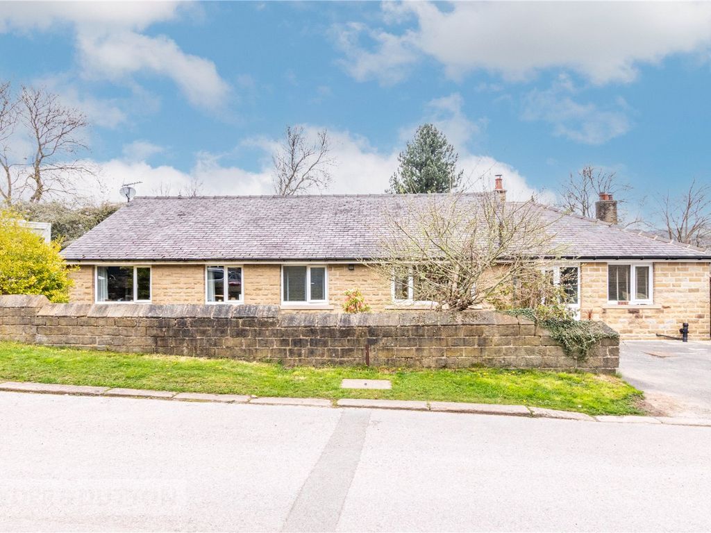 4 bed detached bungalow for sale in Spring Street, Slaithwaite