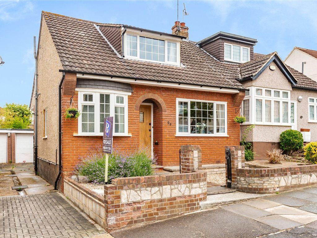 3 bed bungalow for sale in Hillview Avenue, Hornchurch RM11 Zoopla