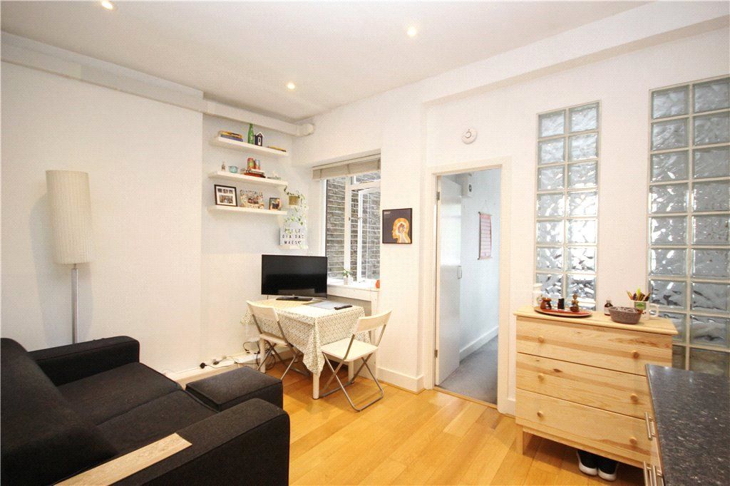 Putney High Street, London SW15