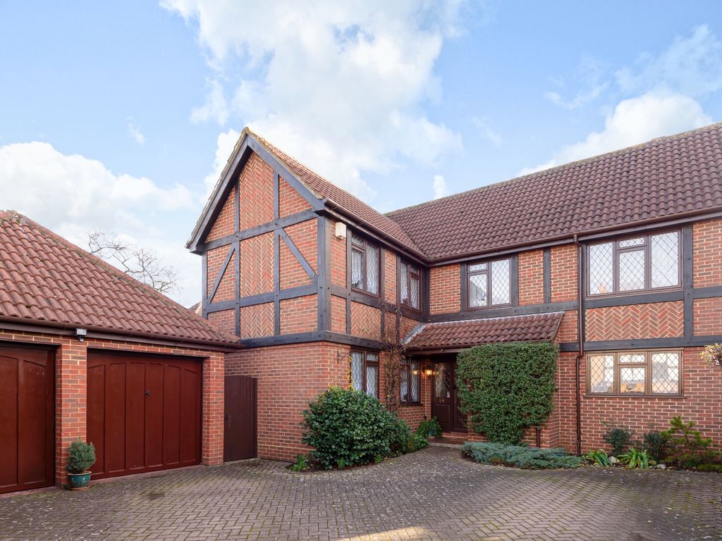 5 bed detached house for sale in Chatsworth Close, West Wickham BR4