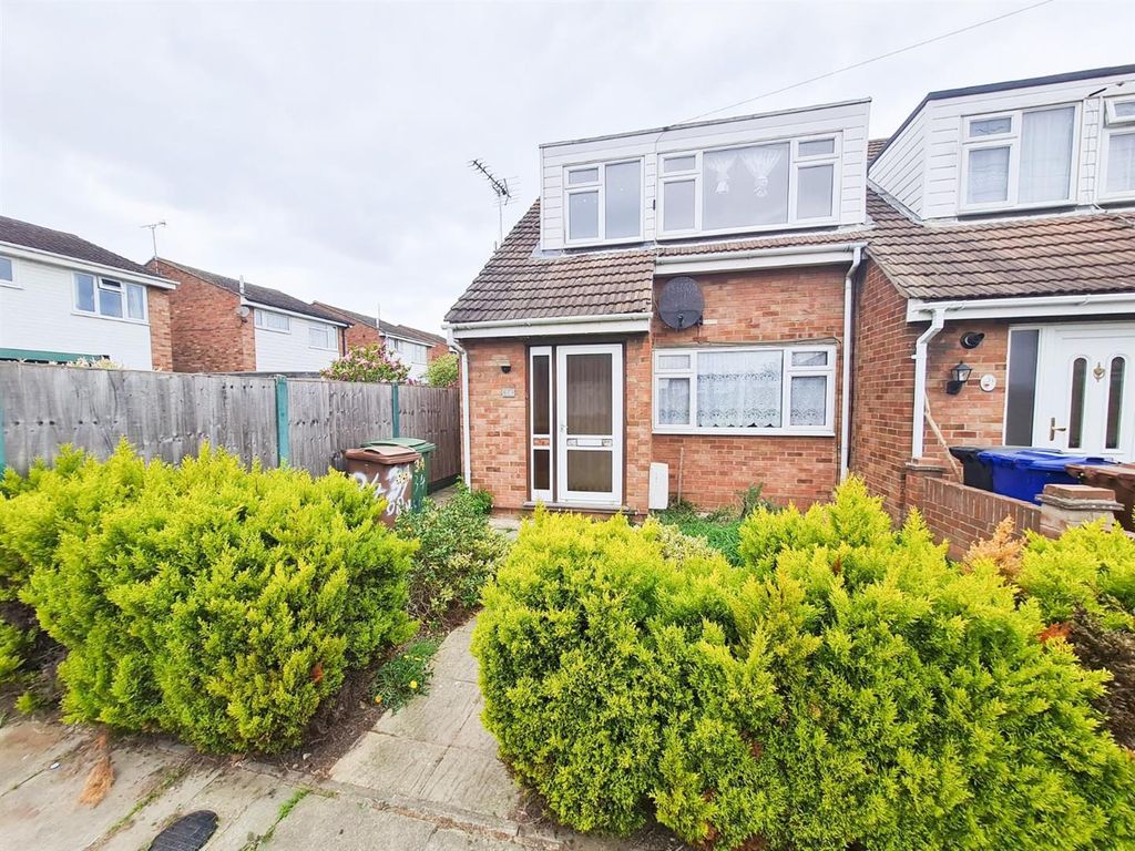 3 bed property for sale in Orwell, East Tilbury, Tilbury RM18, £325,000
