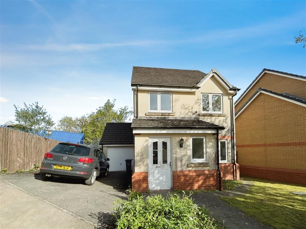 3 bed property to rent in Avalon Place, Tranch, Pontypool NP4, £1,000