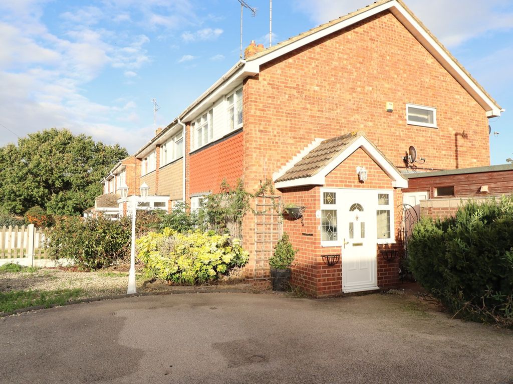 3 bed end terrace house for sale in Milton Close, Rayleigh SS6, £