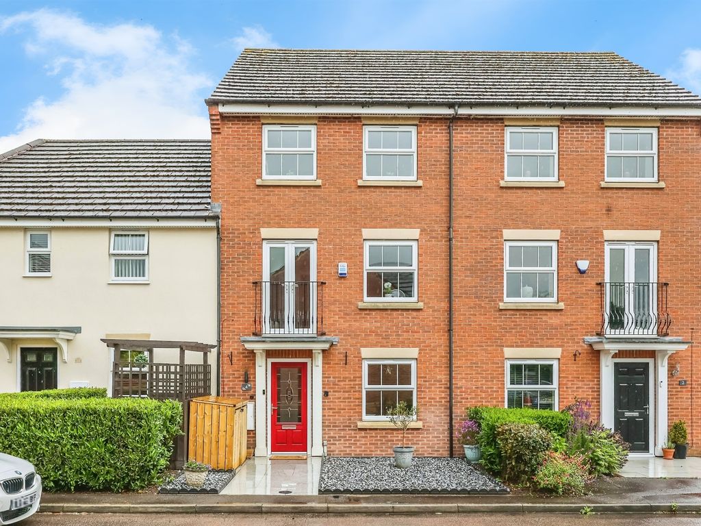 4 bed terraced house for sale in Greyfriars Close, Heanor DE75, £