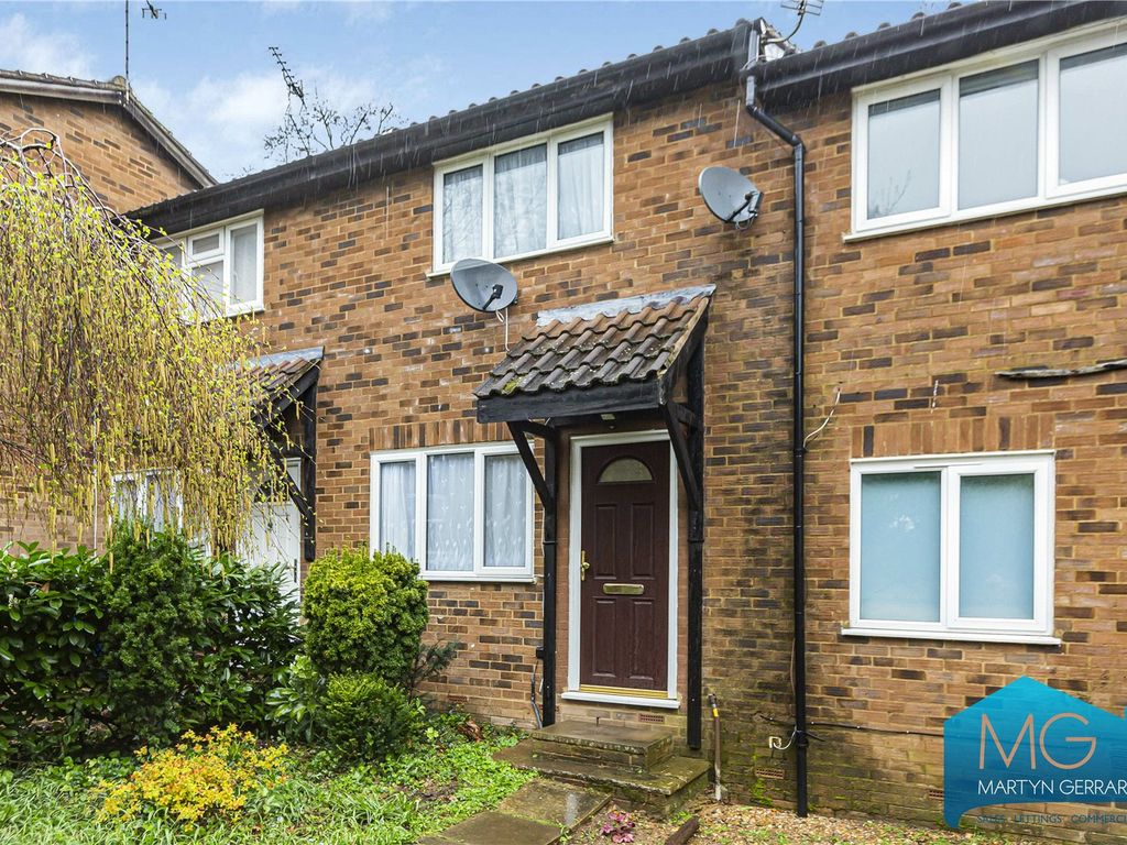 2 bed terraced house for sale in Marshalls Close, New Southgate, London