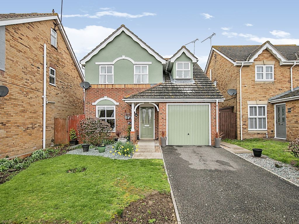 3 bed detached house for sale in Chaffinch Drive, Dovercourt, Harwich