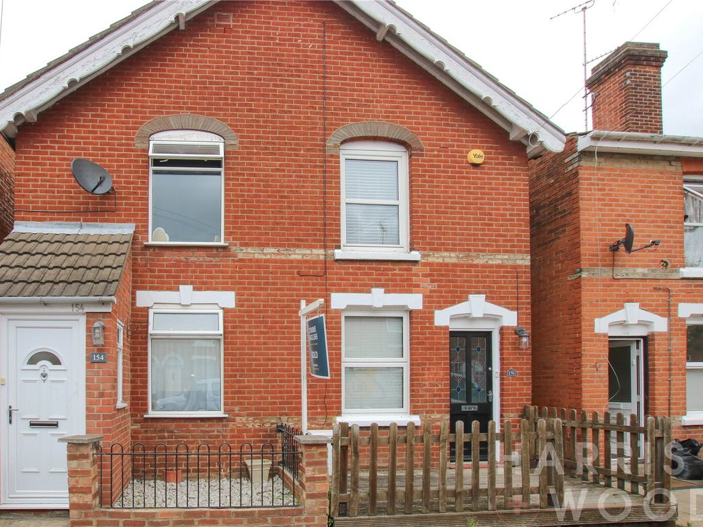 3 bed semidetached house to rent in Canterbury Road, Colchester, Essex