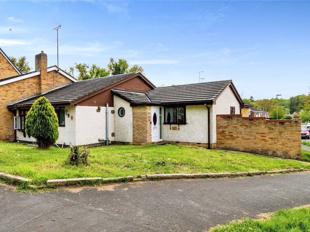 4 bed bungalow for sale in Ringwood Drive, North Baddesley, Southampton