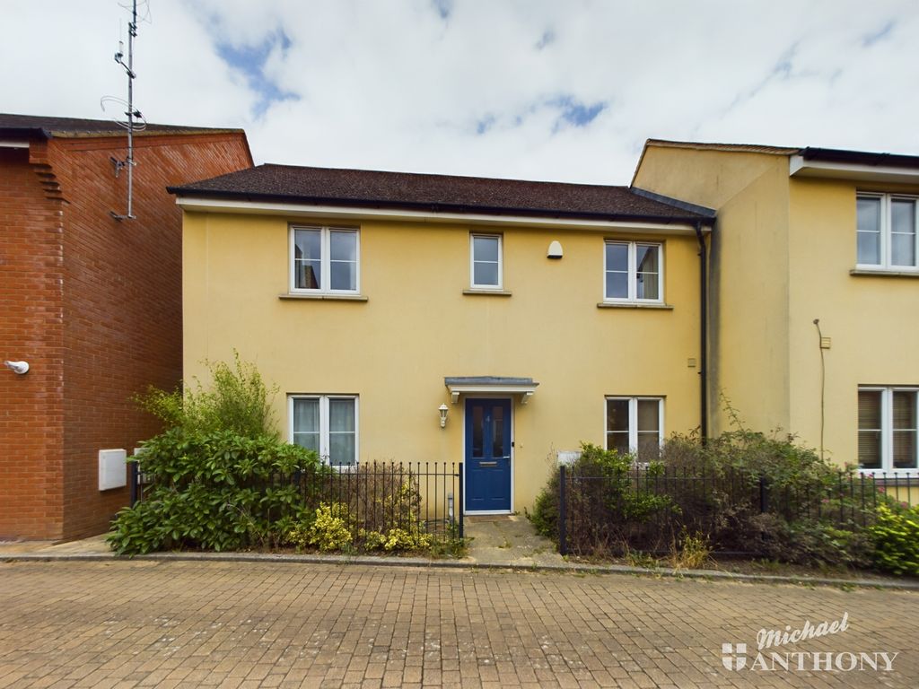 3 bed semidetached house for sale in Leys Close, Aylesbury HP19 Zoopla