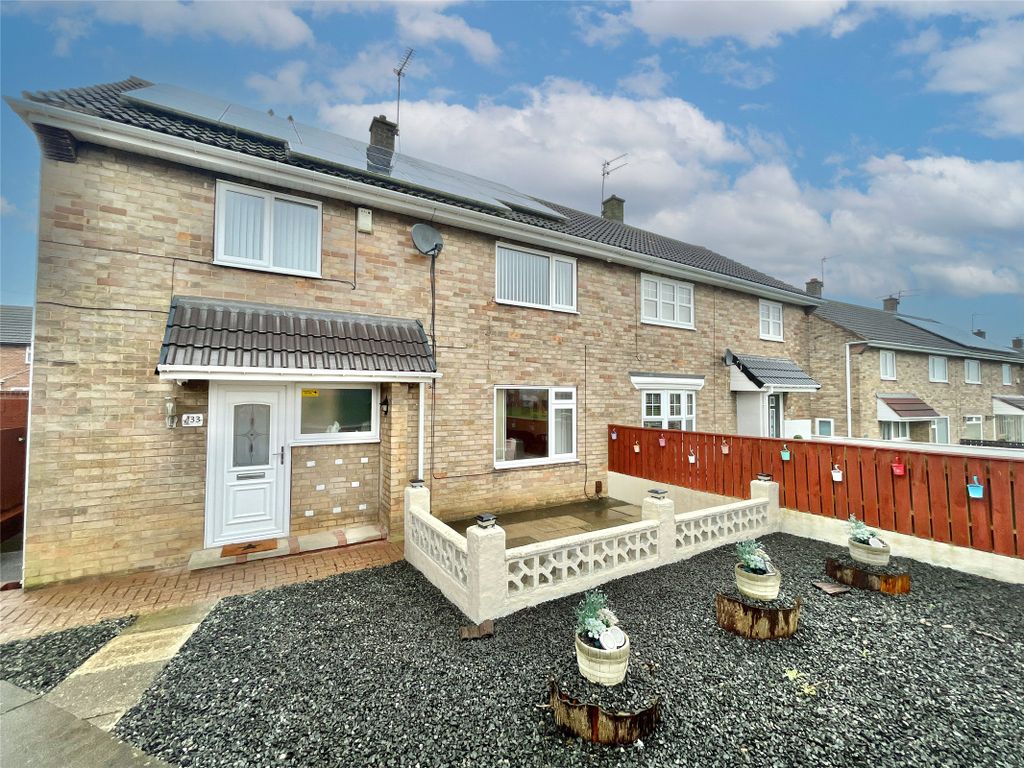 4 bed semidetached house for sale in Burnbank, Leam Lane, Gateshead