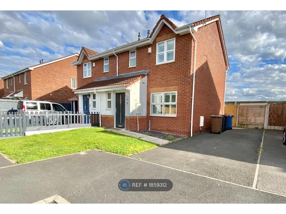 3 bed semidetached house to rent in Redmans Close, Eccles, Manchester