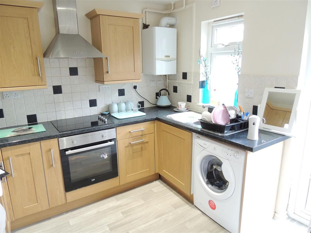 2 bed terraced house to rent in Collett Close, Hanham, Bristol BS15