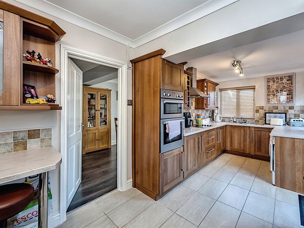 3 bed semidetached house for sale in Daleside, Bryncethin, Bridgend