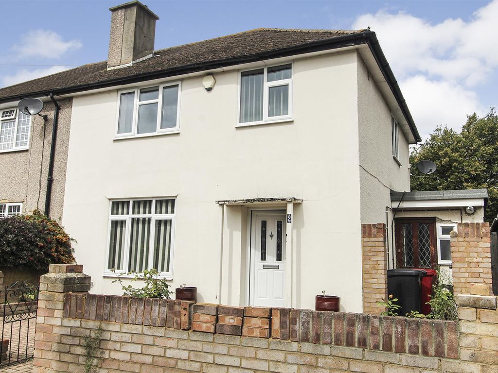 3 bed semidetached house for sale in The Greenway, Cippenham, Slough