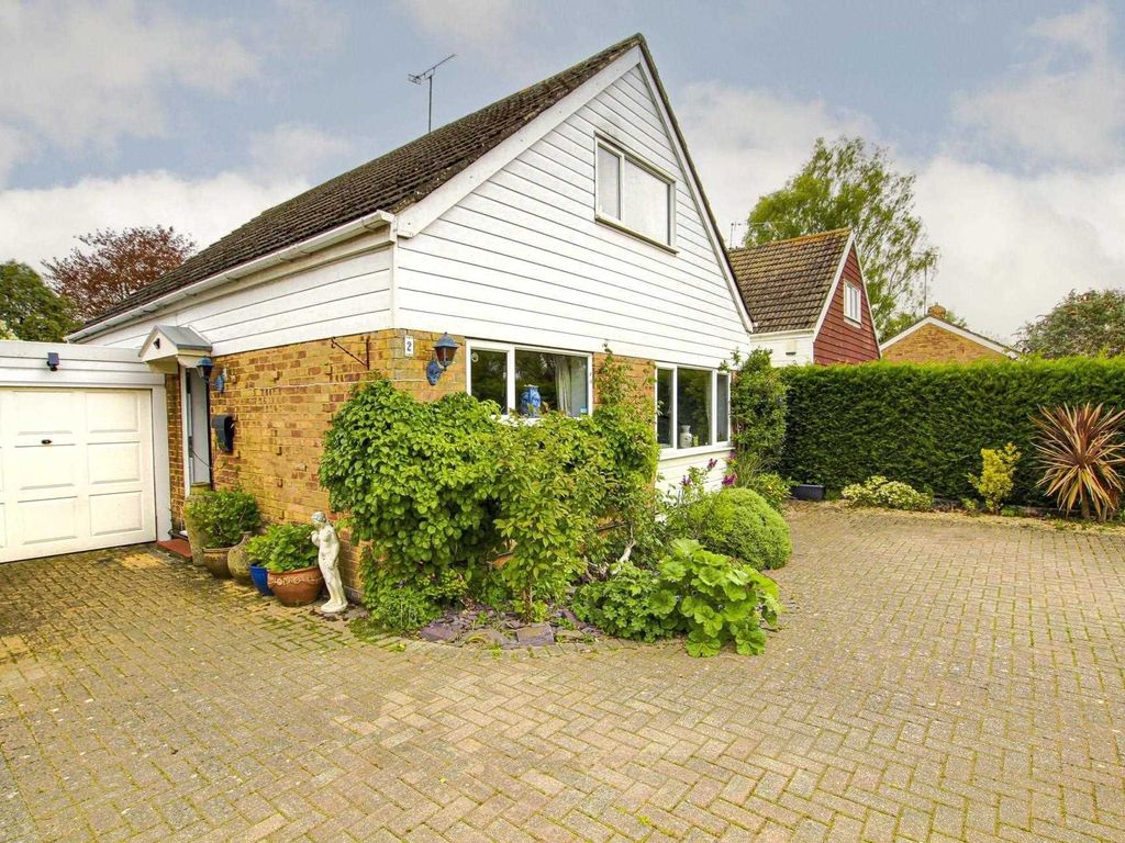 3 bed semidetached house for sale in Birch Close, Sonning Common