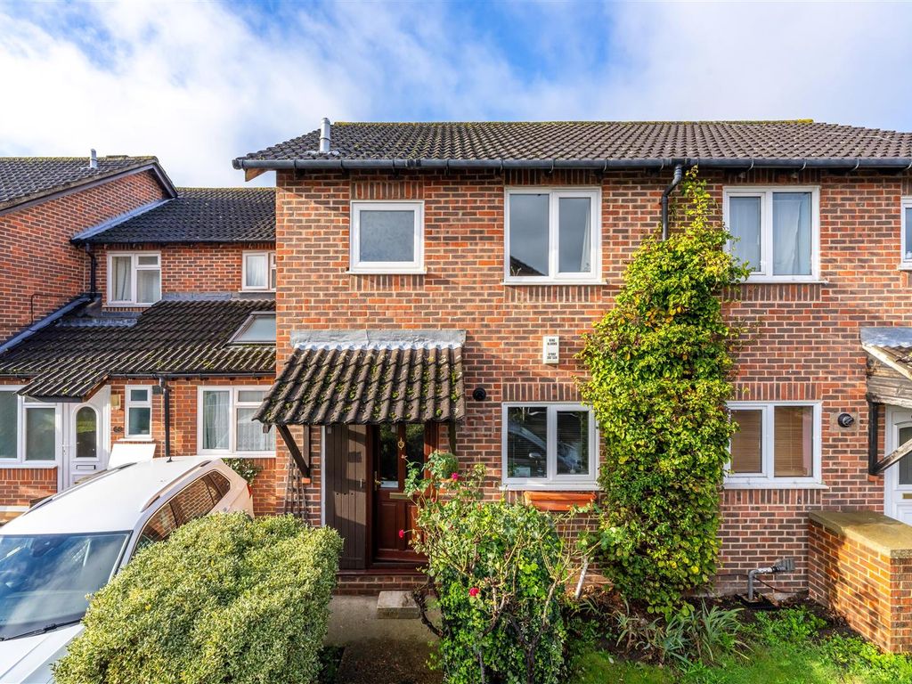 3 bed property for sale in Stevens Close, Hampton TW12, £449,950 Zoopla