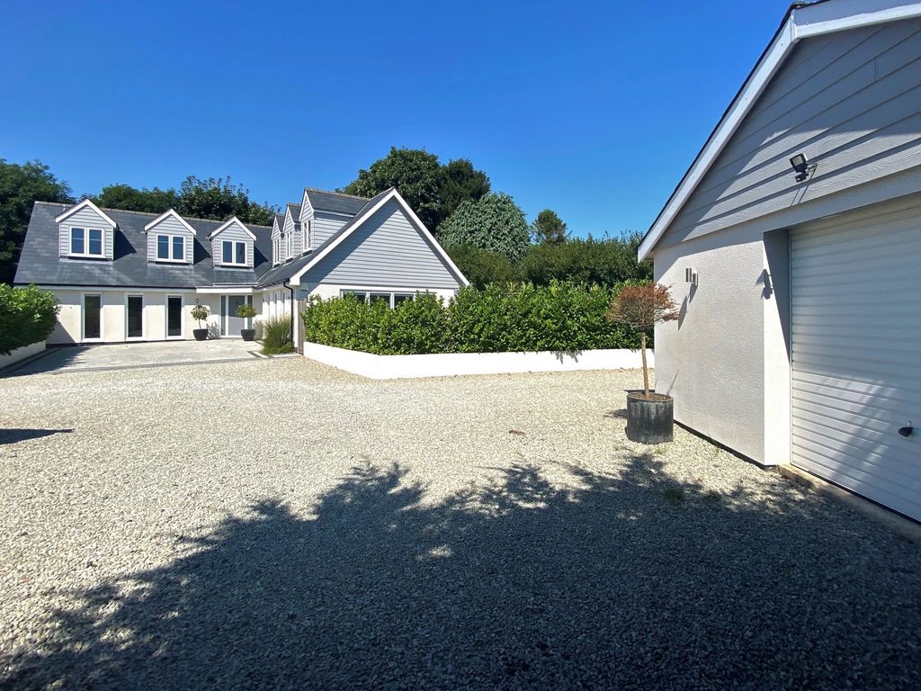 5 bed detached house for sale in London Road, Deal CT14 Zoopla