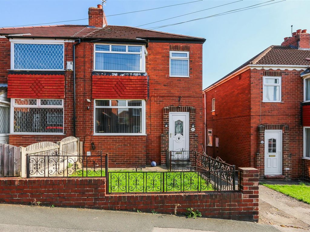 3 bed property for sale in Manor Farm Estate, South Elmsall, Pontefract