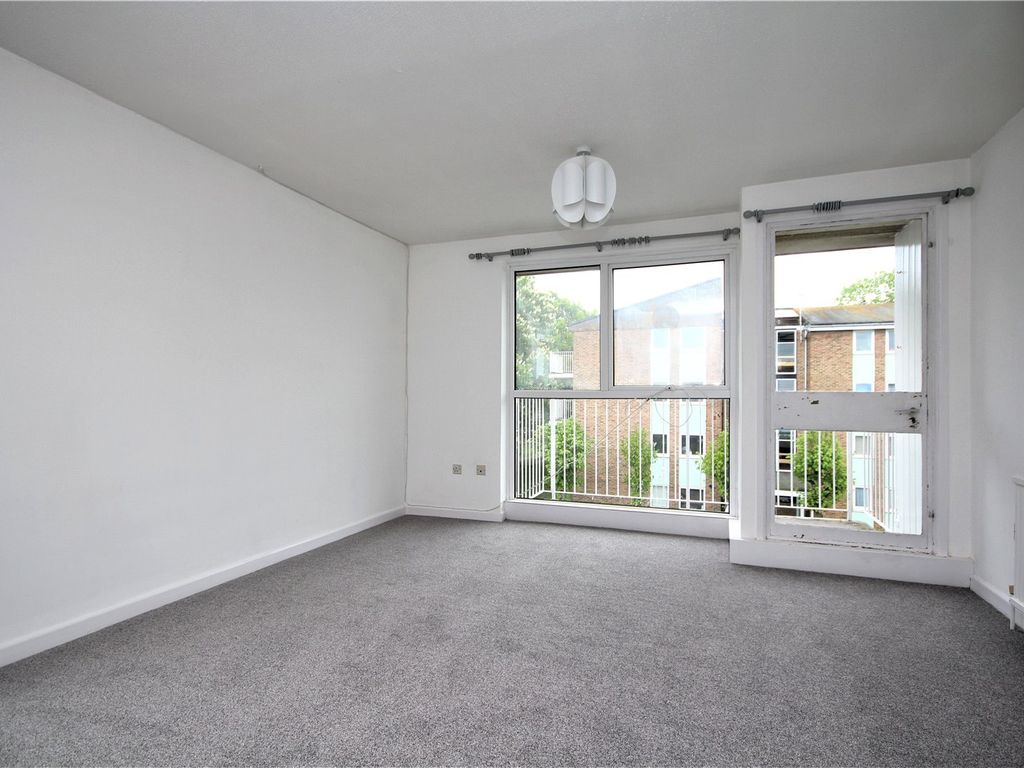 2 bed flat to rent in Dorchester Gardens, Grand Avenue, West Worthing