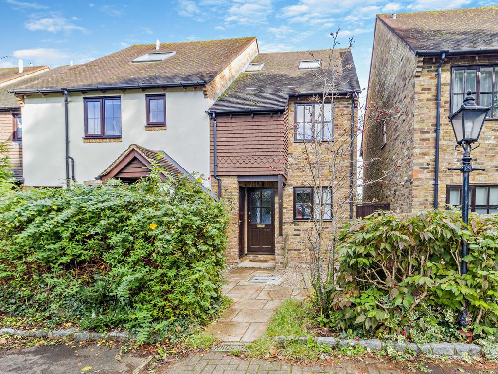 3 bed end terrace house for sale in Elm Tree Walk, Chorleywood WD3, £