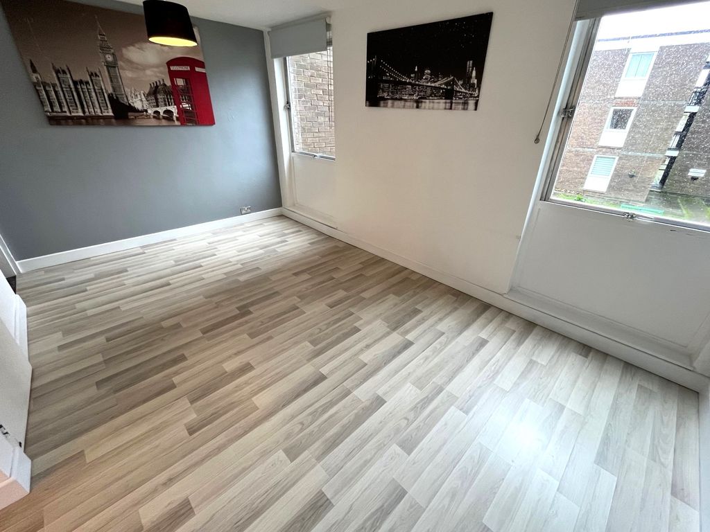 Studio to rent in Charlesway Court, Lea Road, Lea, Preston PR2, £450