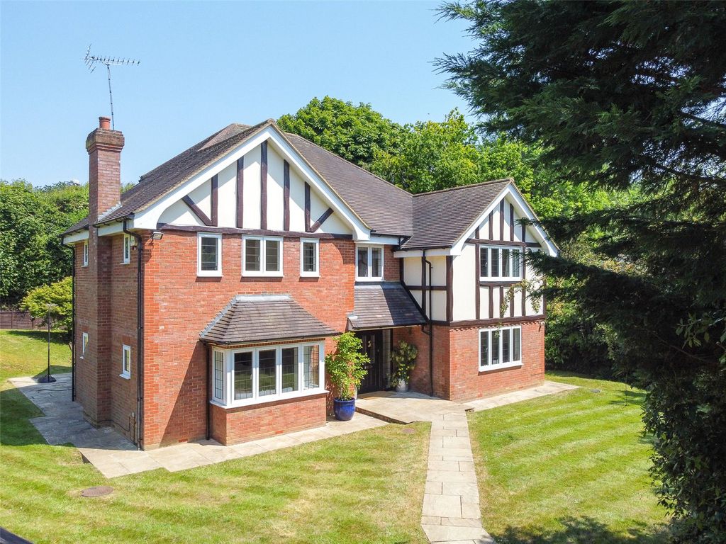 6 bed detached house for sale in Townsend Drive, St. Albans