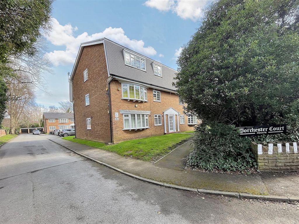 2 bed flat for sale in Dorchester Court, Brooklands Road, Sale M33, £