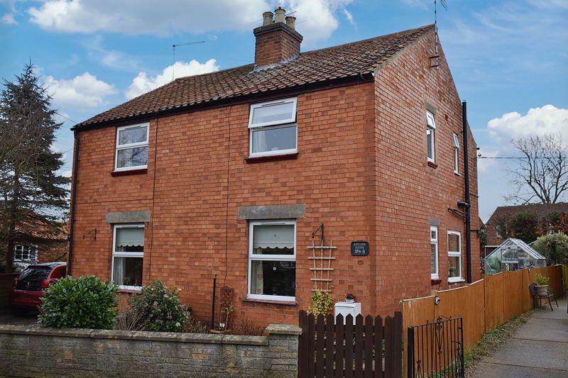 2 bed semidetached house for sale in Chapel Lane, Claypole, Newark