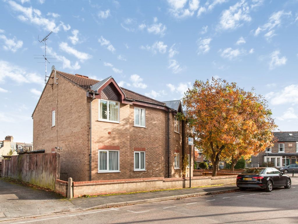 2 bed property to rent in Boundary Court, Rathmore Road CB1 Zoopla