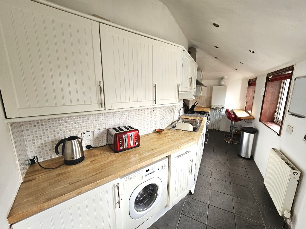 2 bed flat to rent in Broomhill Road, West End, Aberdeen AB10, £850 pcm