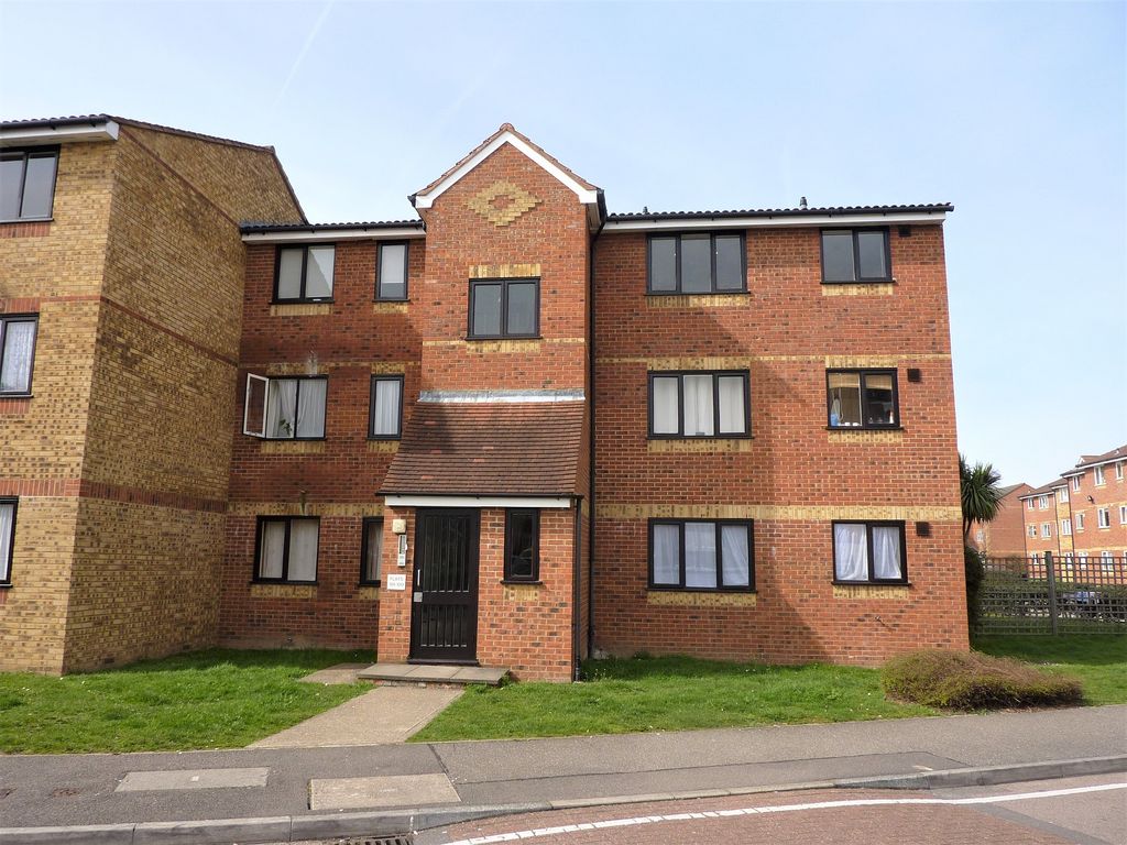 Studio to rent in Redford Close, Feltham, Feltham TW13 Zoopla