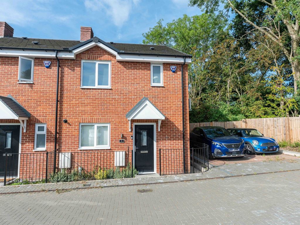 3 bed end terrace house for sale in Juno Road, Hemel Hempstead HP2, £