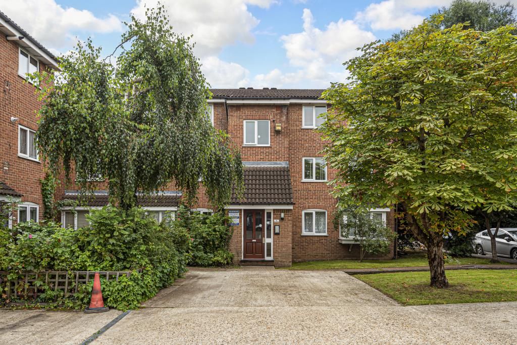 2 bed flat to rent in Silver Birch Close, Friern N11 Zoopla