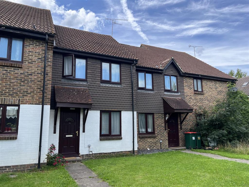 2 bed property for sale in Windmill Court, Crawley RH10, £290,000 Zoopla