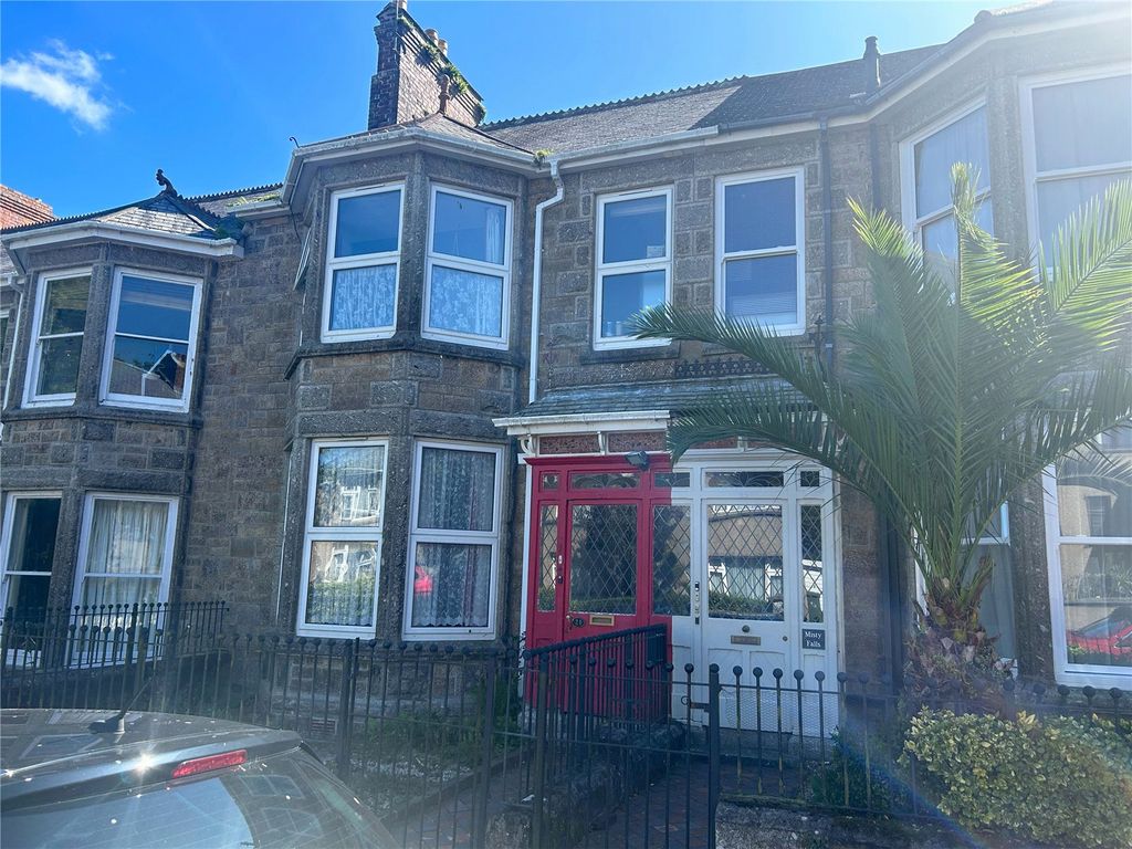 1 bed flat for sale in Pendarves Road, Penzance, Cornwall TR18, £89,950