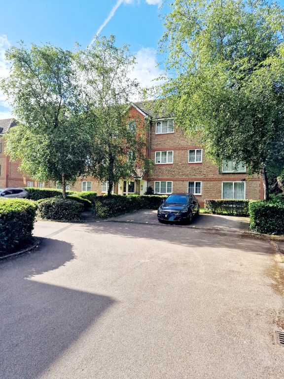 1 bed flat to rent in Fenchurch Road, Maidenbower, Crawley RH10, £1,100