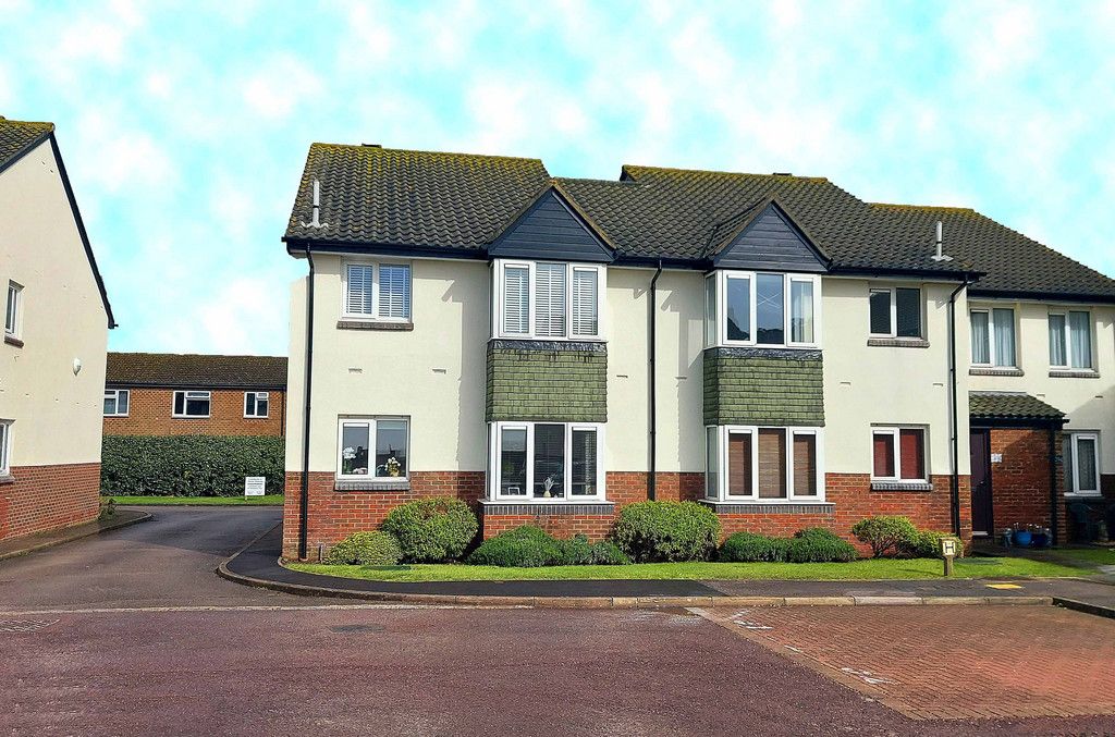 2 bed flat to rent in Newport Mews, Worthing BN11, £1,095 pcm Zoopla