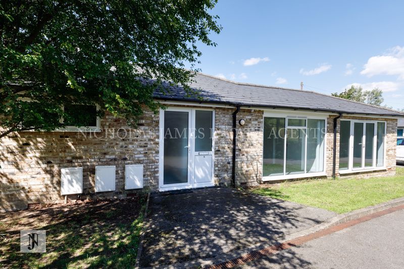 4 bed bungalow to rent in Beverley Gardens, Wembley HA9, £3,000 pcm